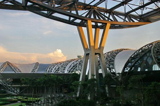 1036 Chiangmai-Bangkok-afscheid Bas en Yee.jpg